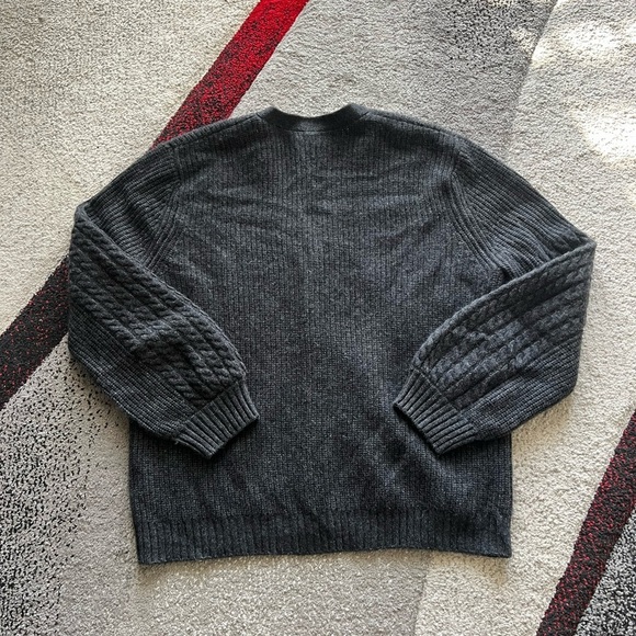 Neiman Marcus The Cashmere Collection Grey V Neck Button Up Cardigan - Picture 4 of 4